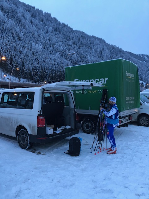 Для того, чтобы перевезти все командное имущество, "Русской Зиме" пришлось арендовать в Швейцарии два микроавтобуса