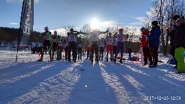 Рождественский лыжный дуатлон в Орше. Солнце одело свою корону будущему победителю еще на старте.