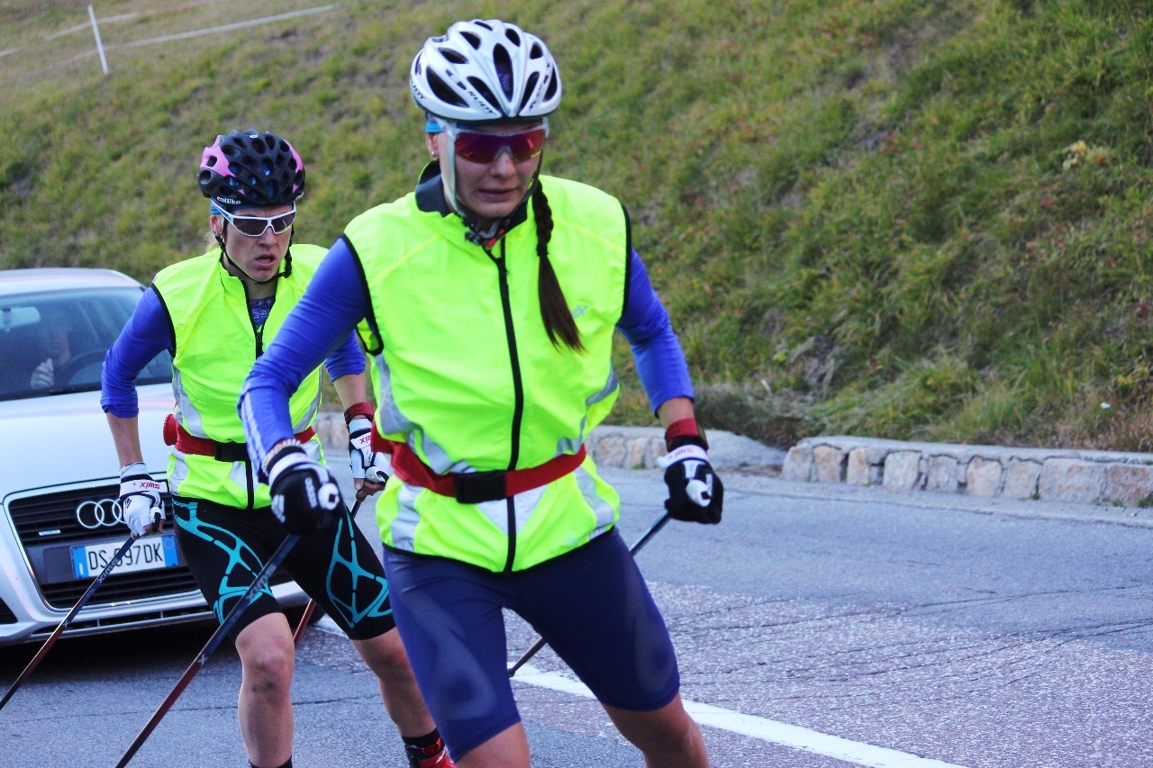 Тяжело в учении... Настя Седова и Наташа Матвеева.