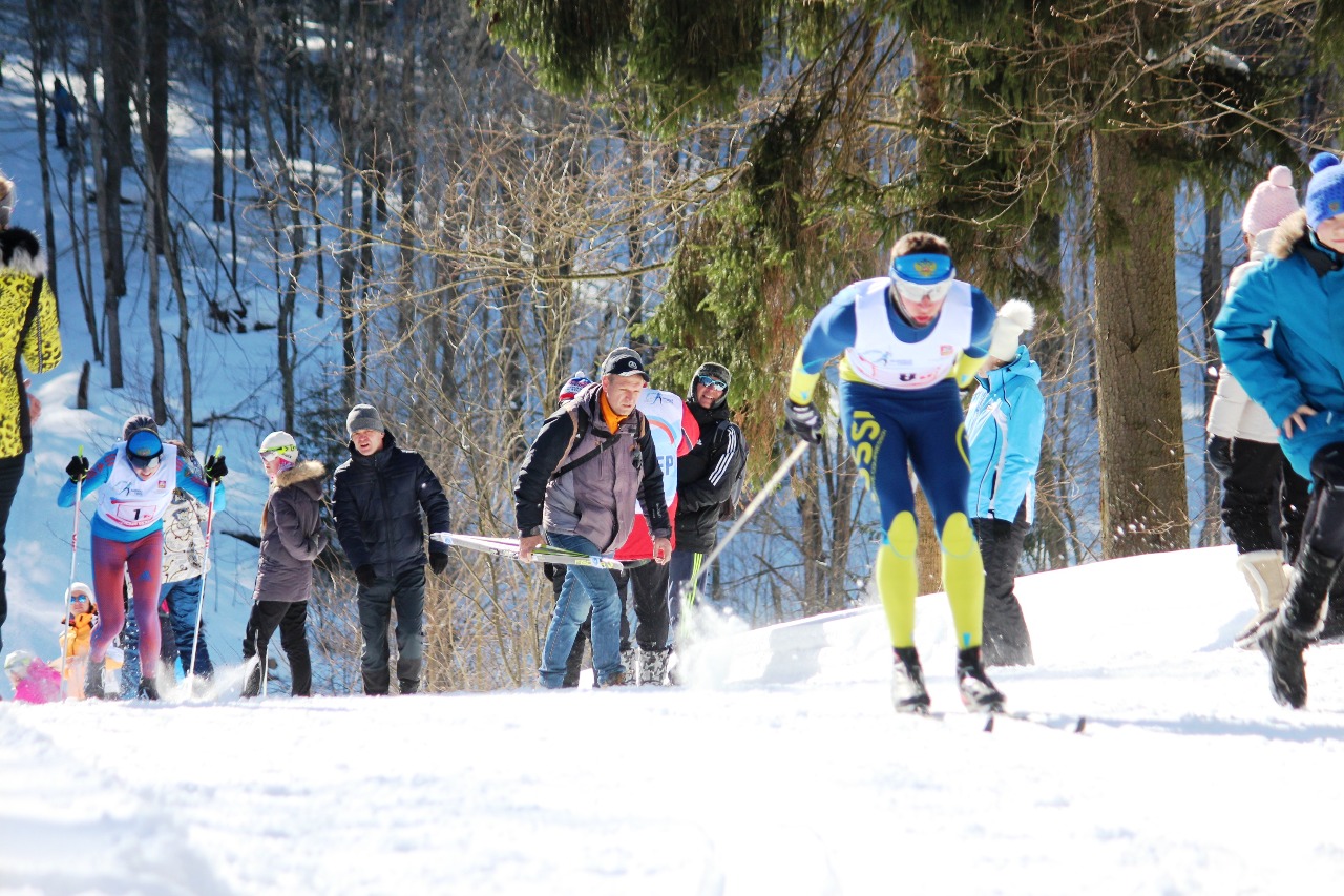 Лидирует Александр Акиничев.
