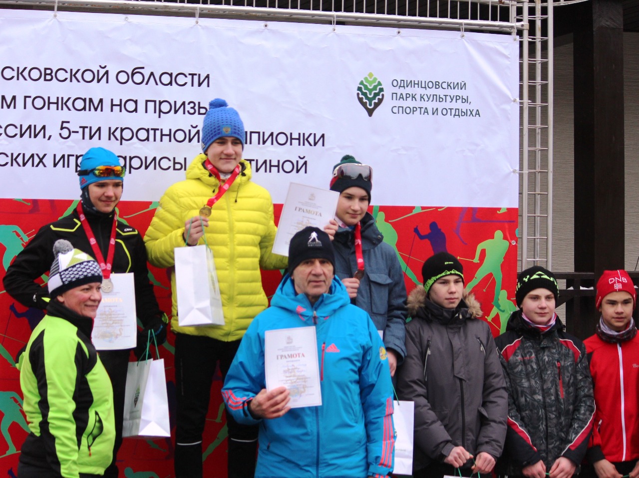 И снова на ступеньке победителя воспитанник ЛК Наседкина Алексей Зайцев и его тренер Леонид Войчин.