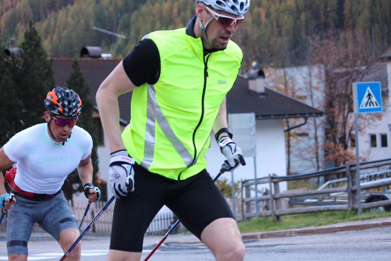 Здесь мы видим Устюгова и Легкова уже на высоте около 1500 метров над уровнем моря, на одном из следующих ускорений.