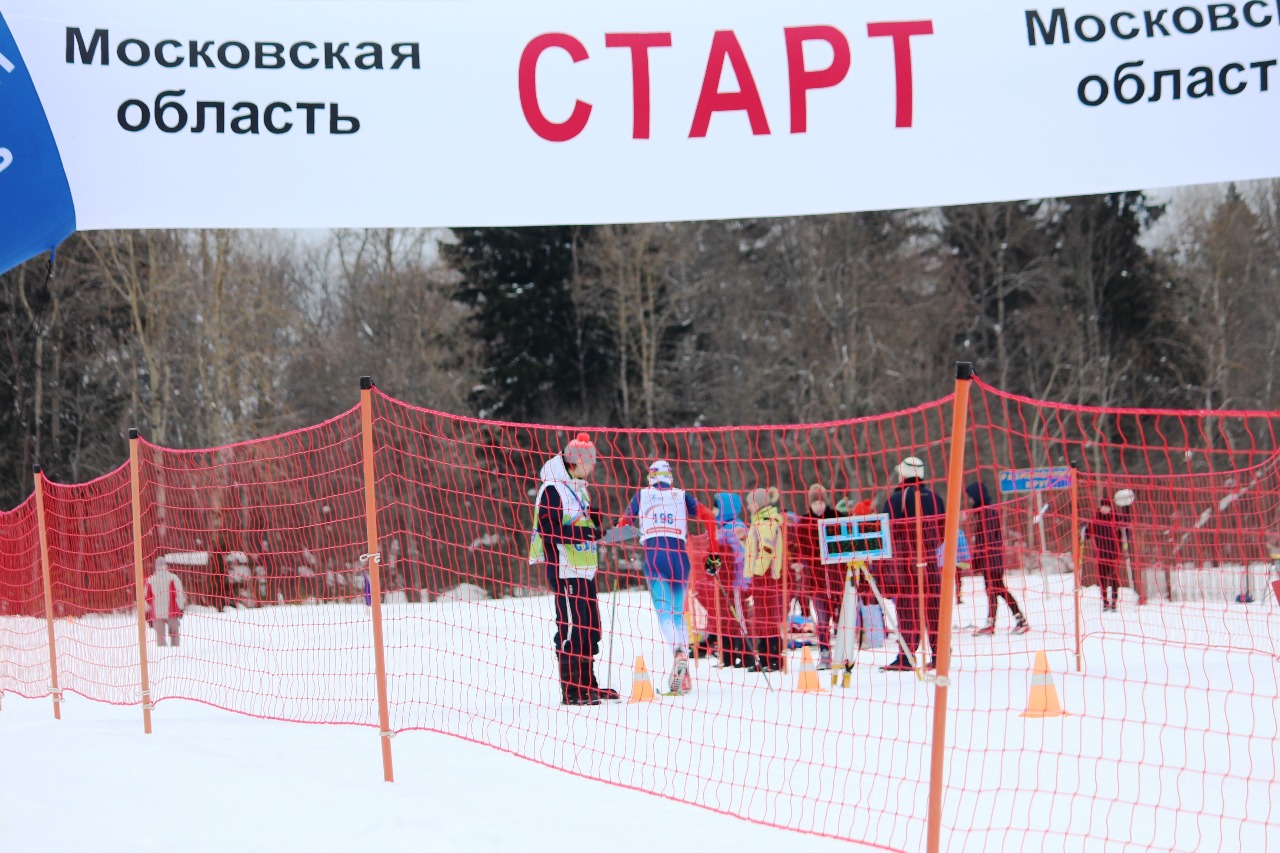 Стартуют юноши среднего возраста.