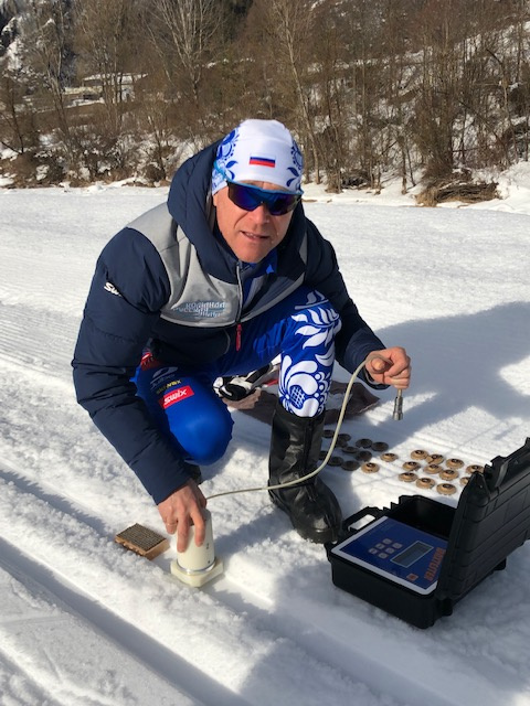 Виктор Ревин за работой