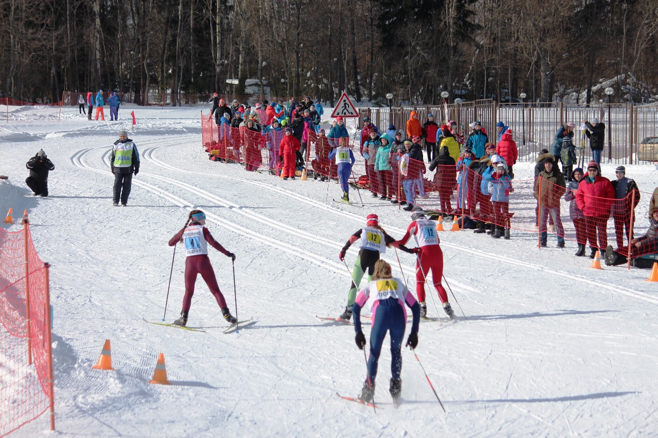 Момент передачи эстафеты на четвертый этап.