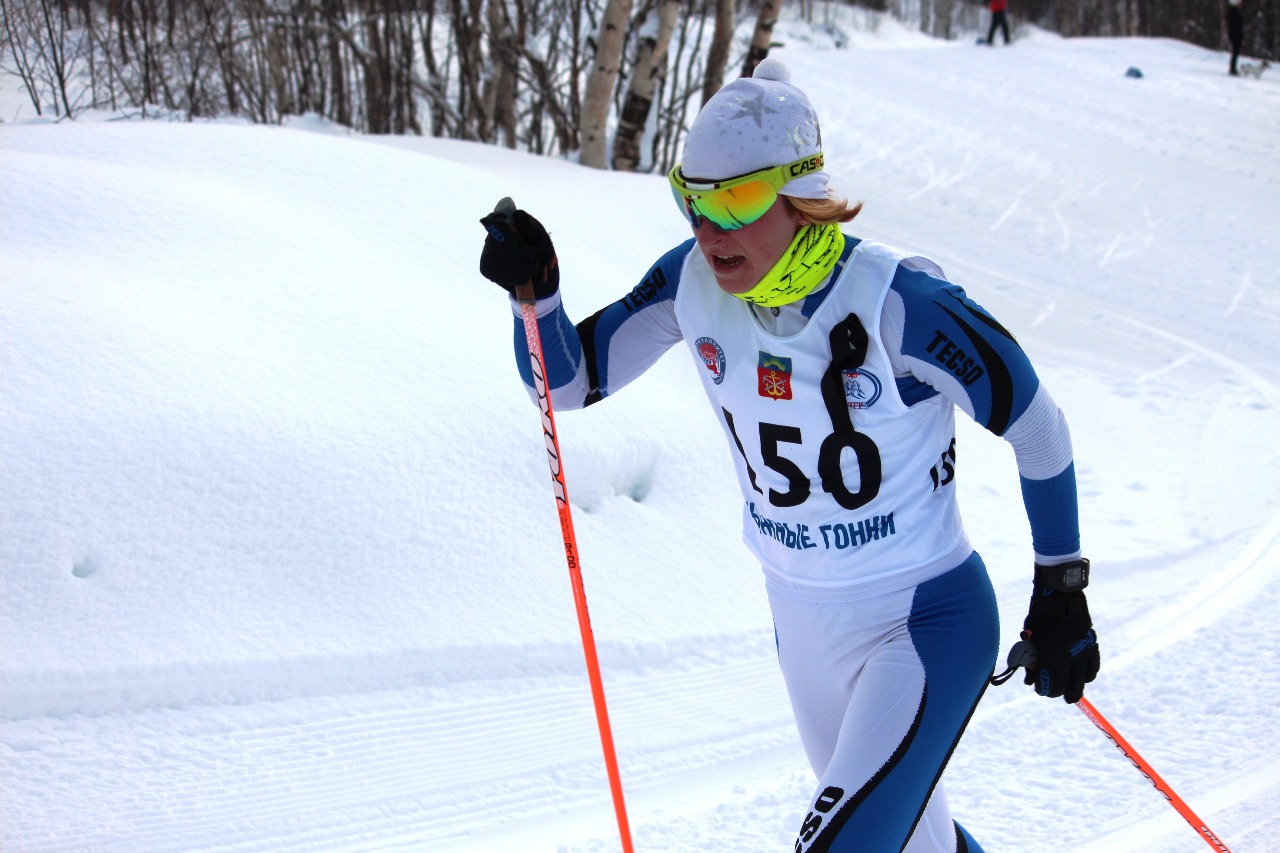 На дистанции белорусская лыжница Валентина Каминская. На этот момент она прошла лидером.