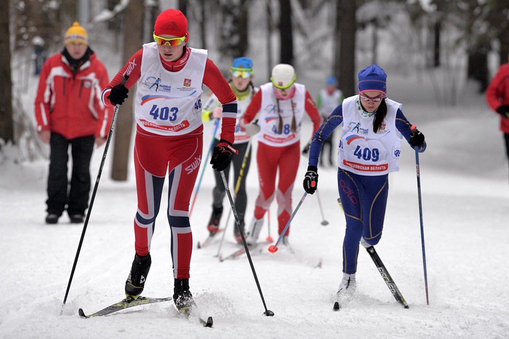 Девушки сражаются с трассой и друг с другом.