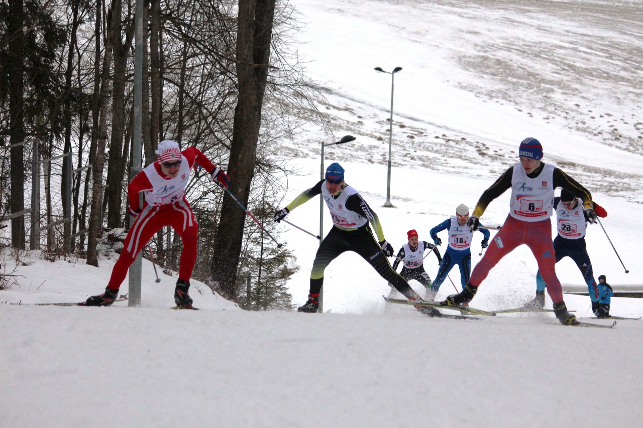 Борьба в третьем четвертьфинале.