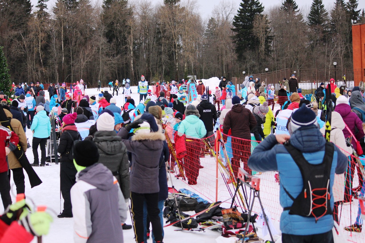 Самые маленькие спортсмены в ожидании своего первого в этом сезоне старта.