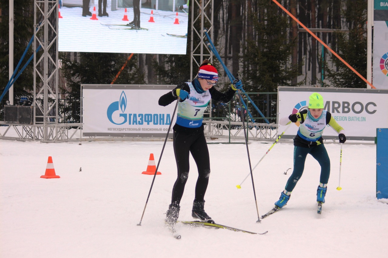 Борьба до последних метров и обход по меньшему радиусу на повороте.