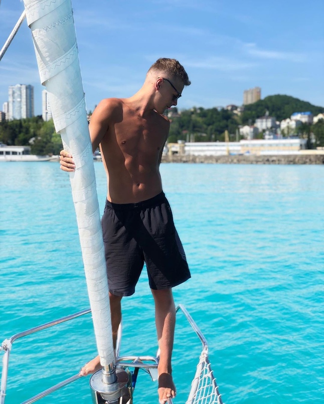 Виталий Иванов