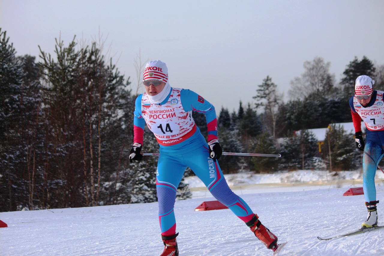 Анастасия Рыгалина и Елизавета Шалабода приближаются к первому пологому спуску.