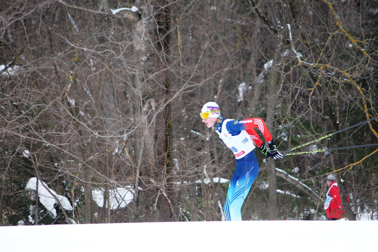 На дистании Дмитрий Колударов.