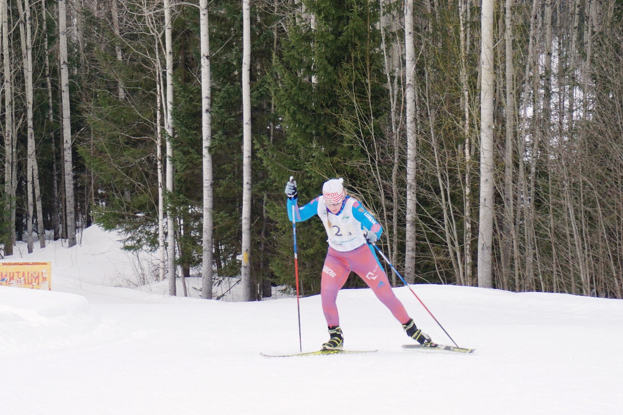 Полина Некрасова мчится к финишу своего этапа.