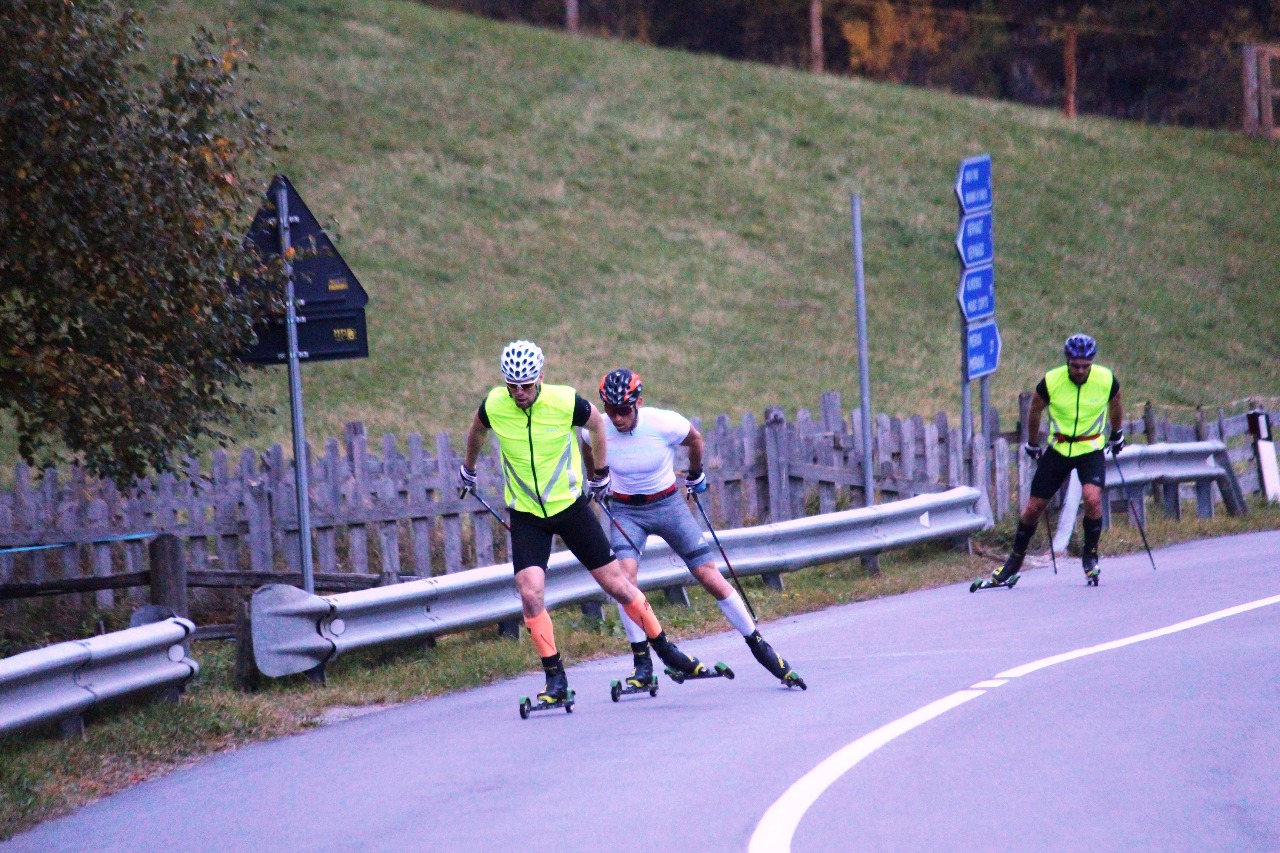 Сергей Устюгов и Александр Легков за ним устремились на первый отрезок лидерами. Алексей Петухов продолжил свое восхождение на 2000 метров аэробном режиме.