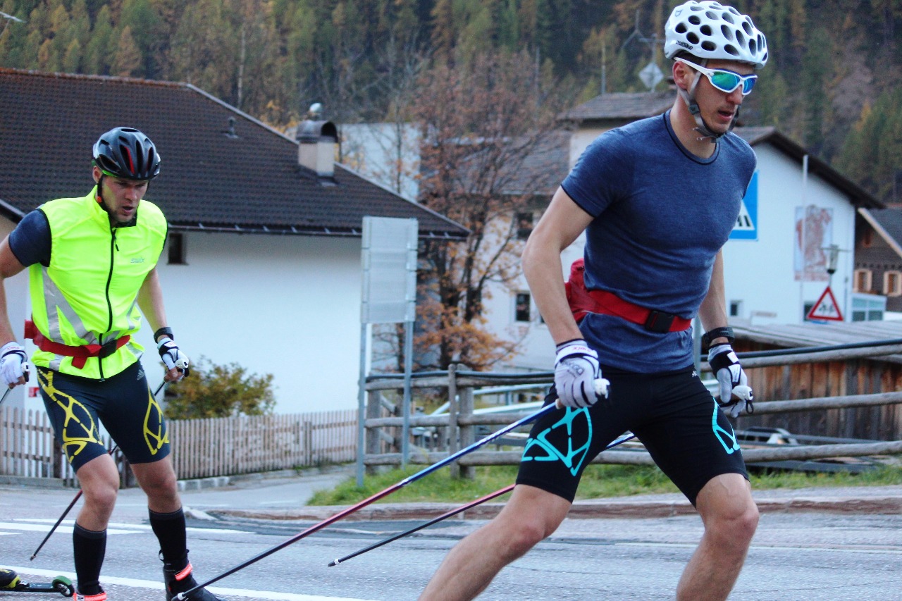 И на том же участке чуть отставших Белова и Панжинского.