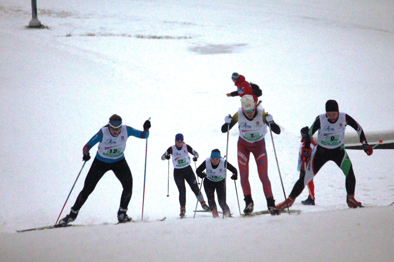 На переднем плане Алёна Межевых (номер 12, Истина), Валерия Абражеева (номер 2) и Софья Кирилина (номер 9).