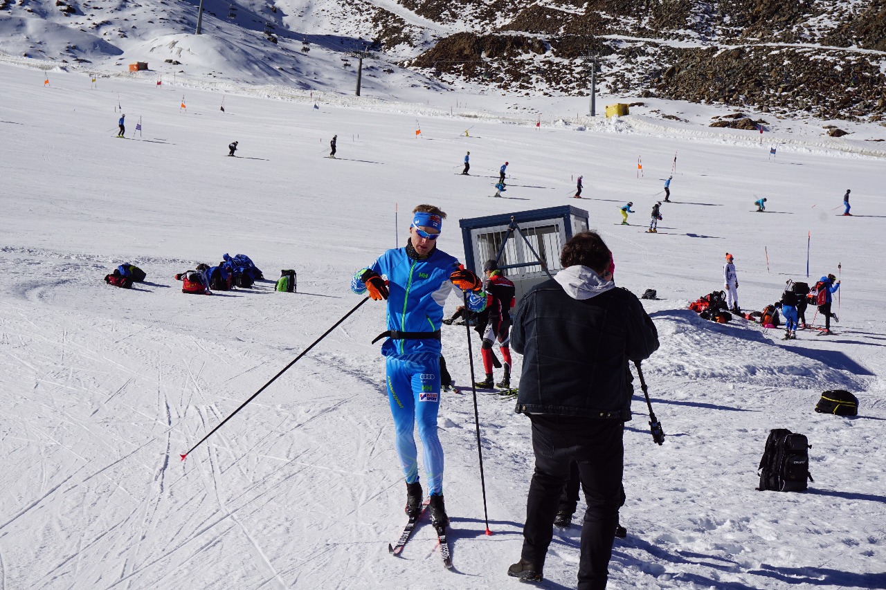 Находилось на глетчере время и на то, чтобы пообщаться с представителями финского телевидения, которые прибыли в Италию вместе со спортсменами.