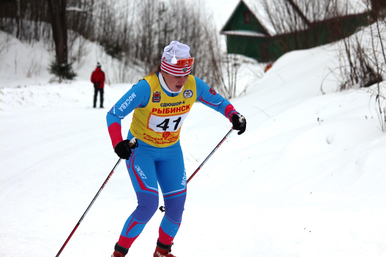 Анастасия Рыгалина на первом кругу задает темп гонке.