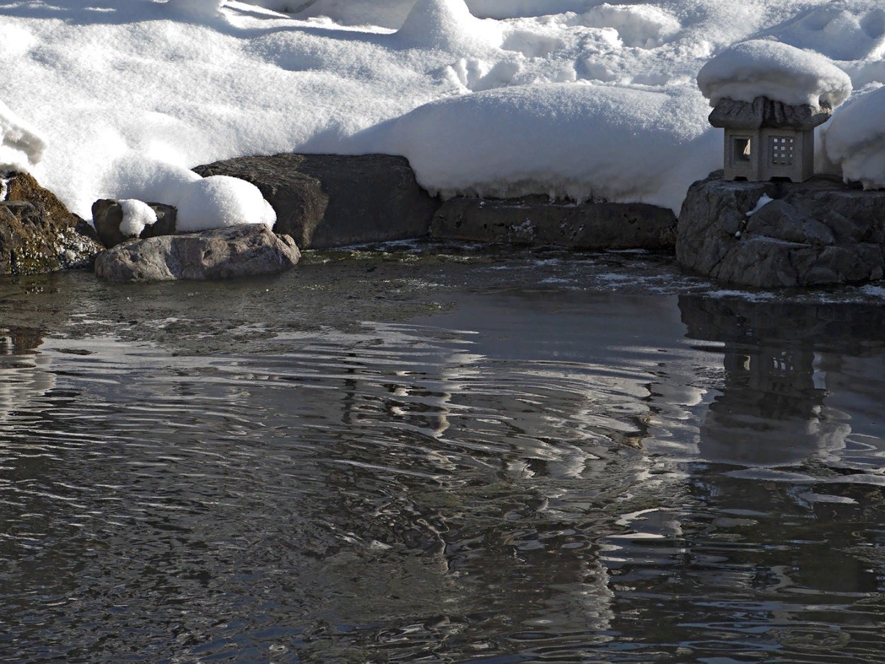 Во дворе фабрики по производству саке, г. Асахикава.