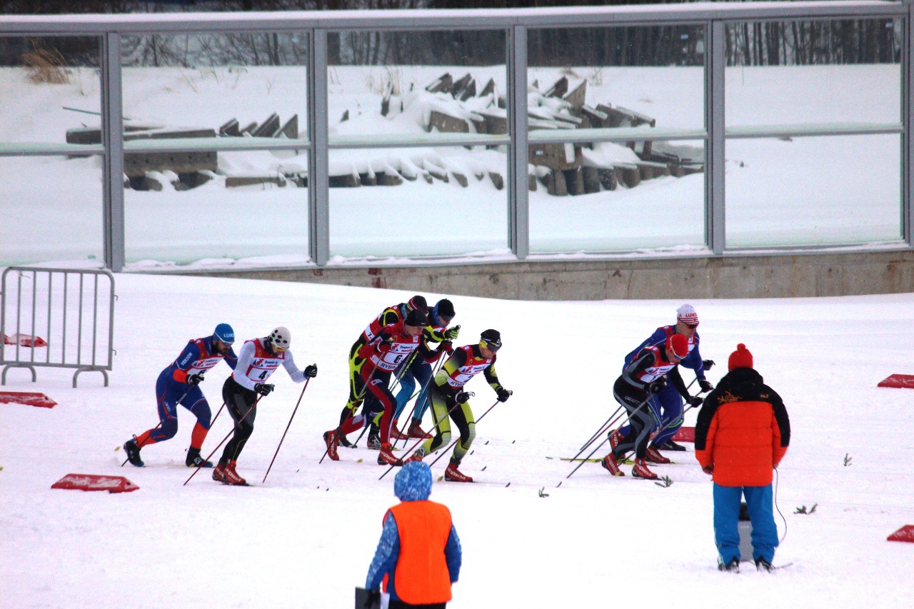 Старт перовго этапа у мужчин.