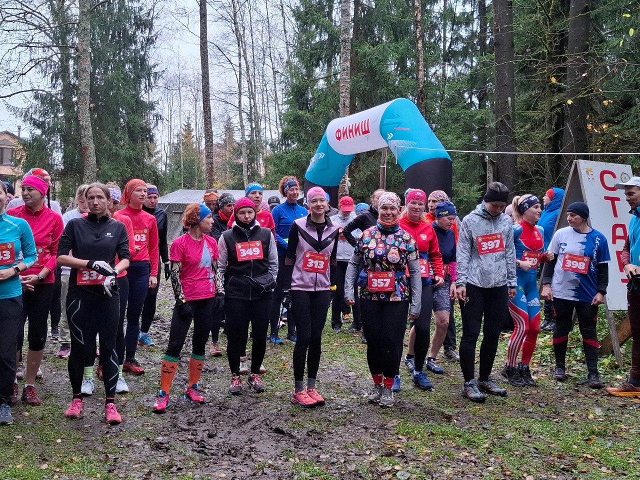 Участники женского забега перед стартом.