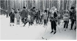 Троикц не раз проводил "Лыжню Росиии". 1985 г. Просека у Октябрьского проспекта, детский масс-старт 