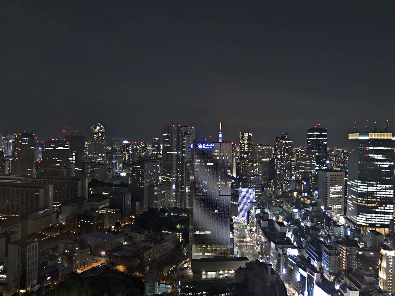 Ночной Токио, вид с 33 этажа отеля.