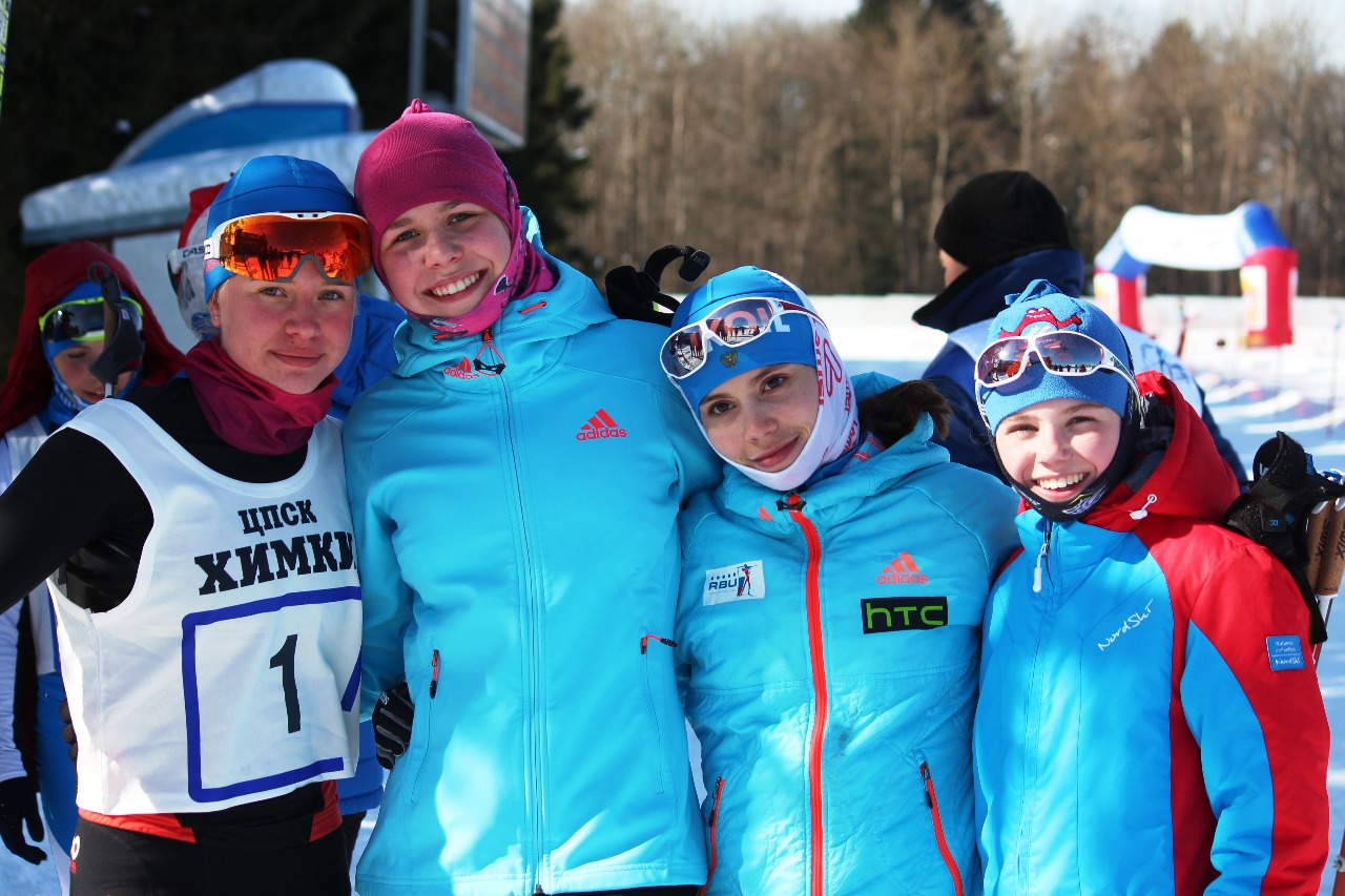 Победительницы эстафеты 4х3 км среди девушек среднего возраста: Марина Барышникова, Арина Будильникова, Кристина Павлушина и Наталия Федченко.