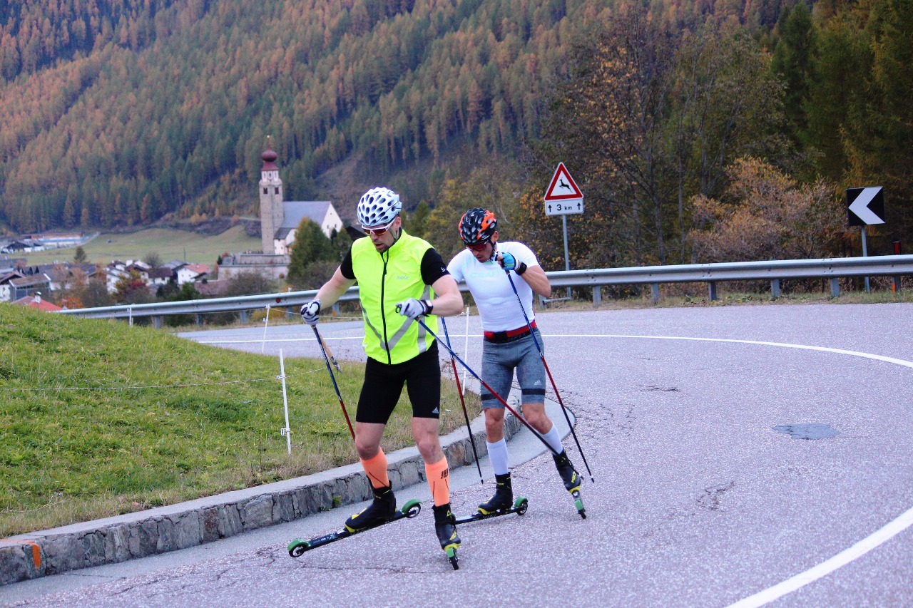 На высоте примерно 1550 метров над уровнем моря. после поселка Мадонна ди Сеналес спортсмены заканчивали последний повтор по 7 минут. Здесь дорога резко берет вверх, начинается крутой серпантин.