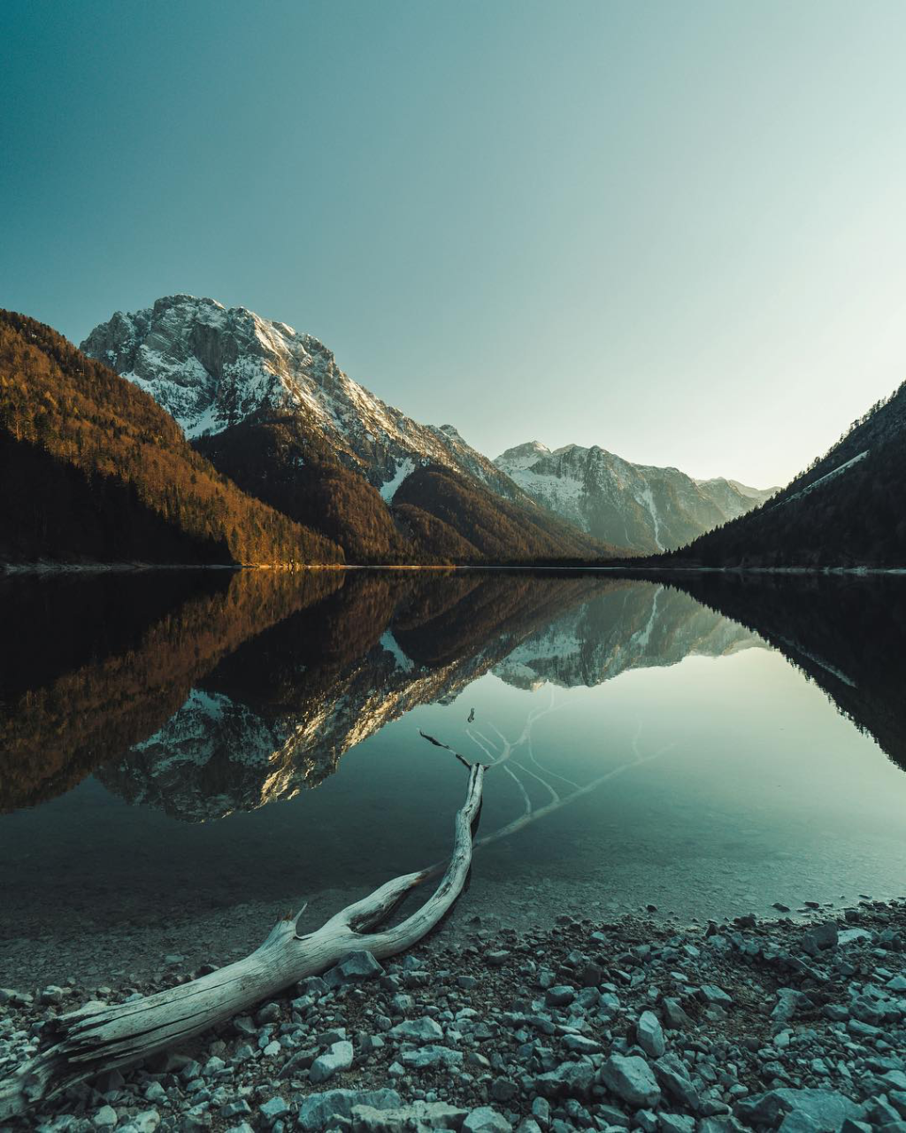 Горное озеро в итальянских Альпах