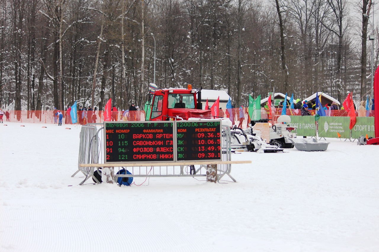 Финишное табло на стадионе.