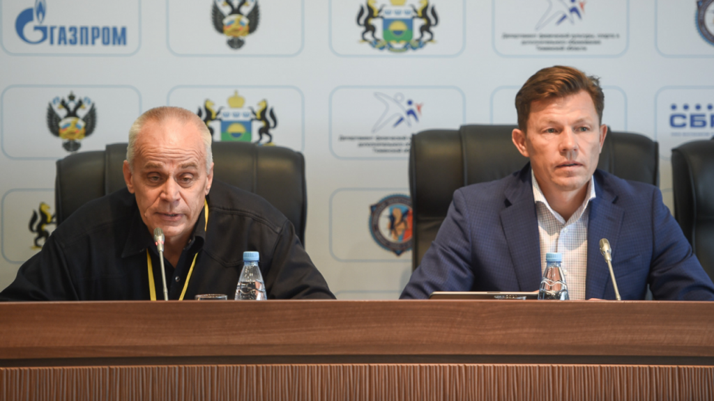 Александр Еслев (слева) и Виктор Майгуров (справа) после выборов председателя Совета СБР в 2020 году. 
