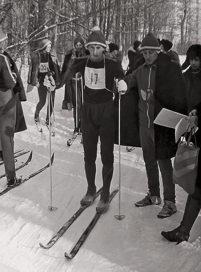 1976 год, первенство города Ефремова среди школьников. Деревянные лыжи «VISU», титановые палки, уже с лапками, рантовые ботинки…