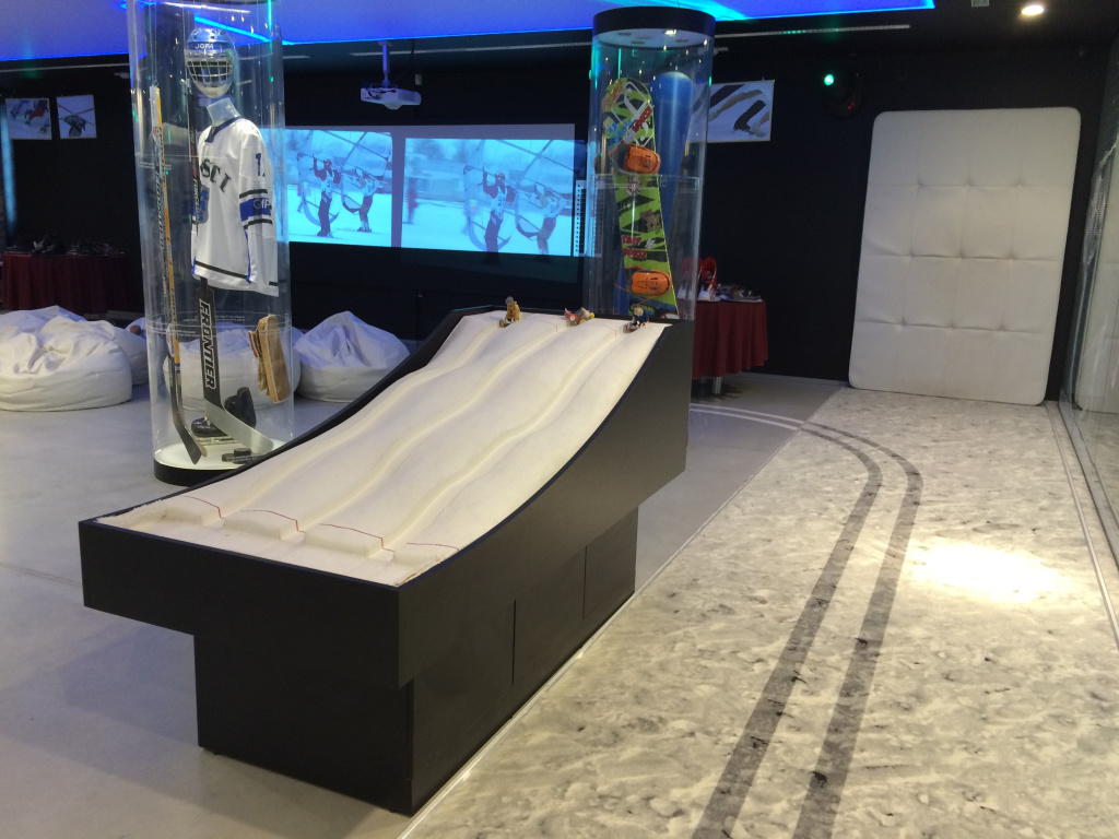 Лыжные гонки занимают приоритетное место в музейных экспозициях, но и другим зимним видам спорта нашлось место
