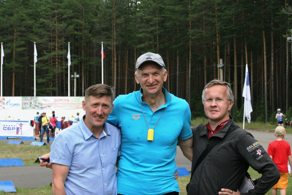 Н.Большаков (слева), А.Кондрашов (в центре) и руководитель пресс-службы СБР Константин Бойцов (справа).