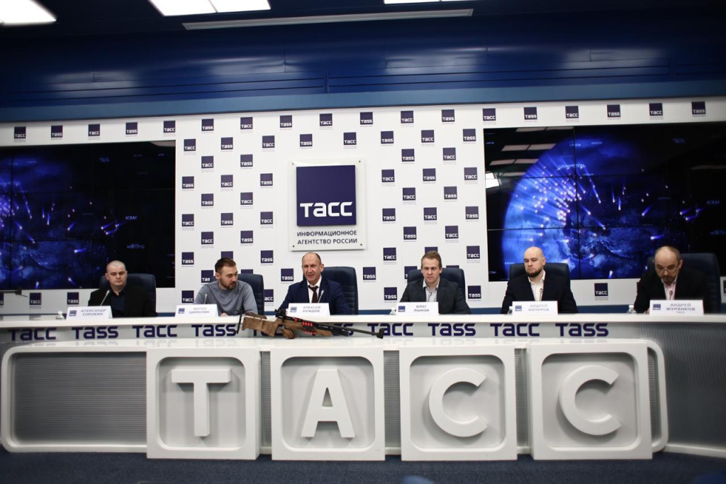 ТАСС В президиуме пресс-конференции.