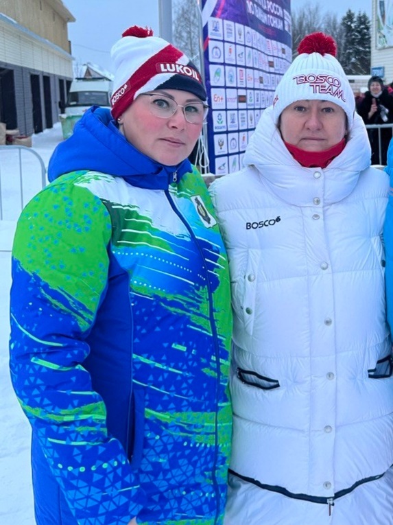 Юлия Анатольевна Чепалова (слева) сегодня является не только президентом Федерации лыжных гонок Хабаровского края, но и советником Президента ФЛГР Елены Валерьевны Вяльбе (справа)