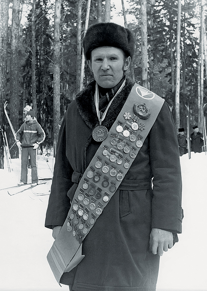 Иван Степанович с наградами, в числе которых бронзовая медаль с Олимпийских игр 1964 года в австрийском Инсбруке.