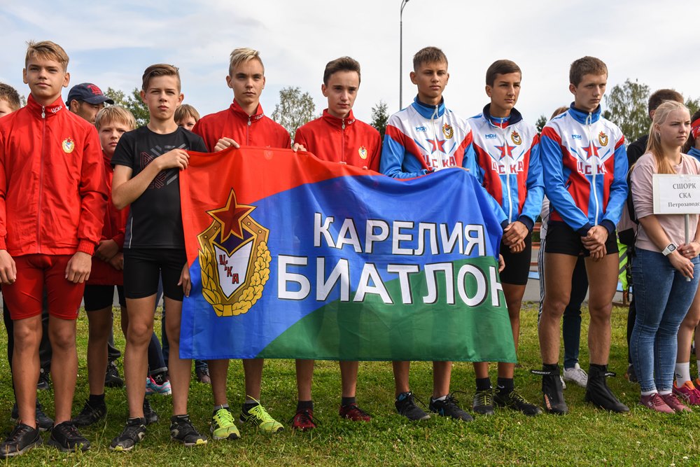 Фото 15. Юные спортсмены-биатлонисты Республики Карелия, представляют свою биатлонную школу. 