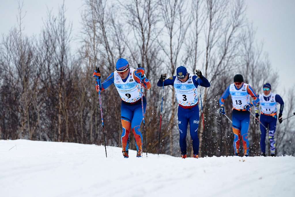 Группа лидеров на дистанции: Максим Черезов (№9), Рауль Шакирзянов (№3), Андрей Бабичев (№13), Александр Славуцкий (№11).