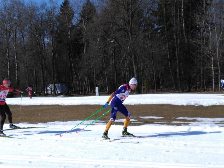 Главный редактор "Лыжного спорта" Иван Исаев закрывает лыжный сезон 2018/19 в Головине. Рюкзачит Алексей Ильвовский.