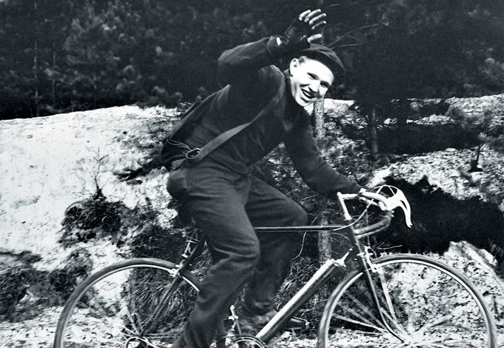 Свой путь в большой спорт Иван Степанович начал с велосипедных гонок.