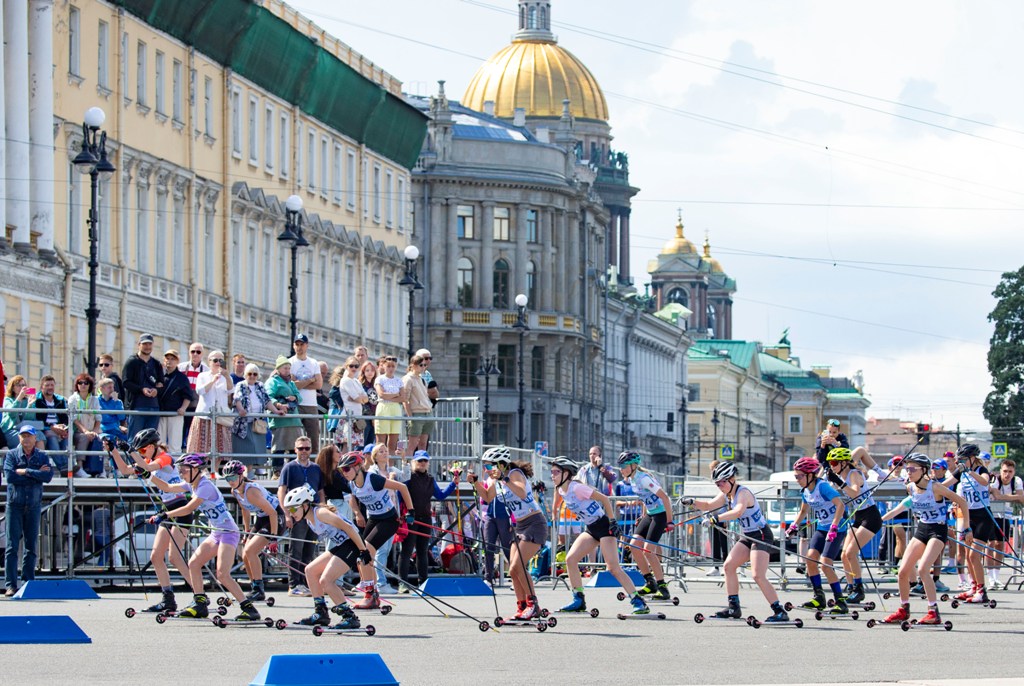 Игры спб сегодня. Спринт на Дворцовой 2023. Спринт на Дворцовой. Спортивные соревнования.