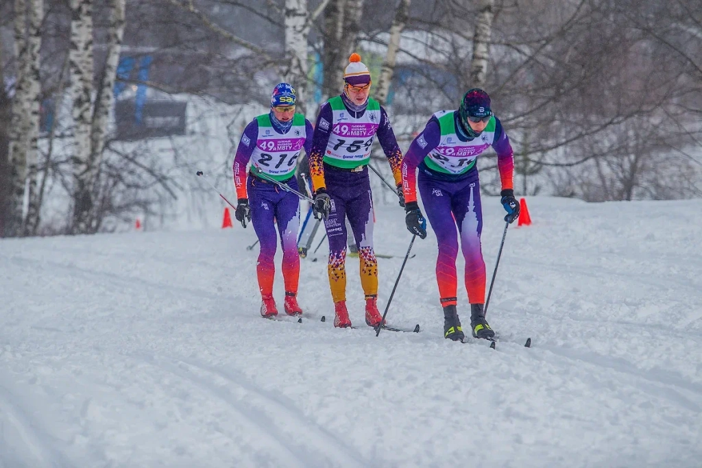 Глеб Салов Три университетских лыжника на Гонке МВТУ.