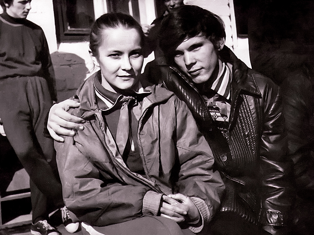 Студенческие годы, 1973 год, с будущим мужем во время подготовки к практике в пионерском лагере.