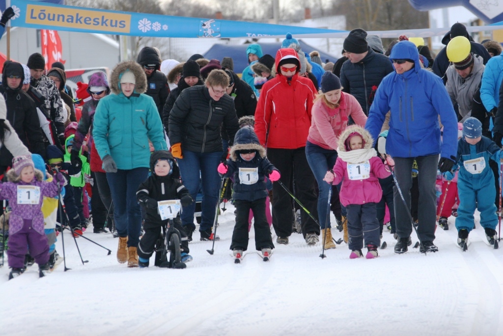 Накануне основного марафона в Tahtvere-парке в Тарту прошли традиционные детские соревнования. В них участвуют дети от 3 до 12 лет, преодолевающие в рамках этих стартов от 0,4 до 1.4 км (в зависимости от возраста). Обычно количество участников этих соревнований колеблется около цифры в тысячу ребятишек. Многие из них, когда подрастут, выйдут на старт уже взрослого Тарту-марафона. 