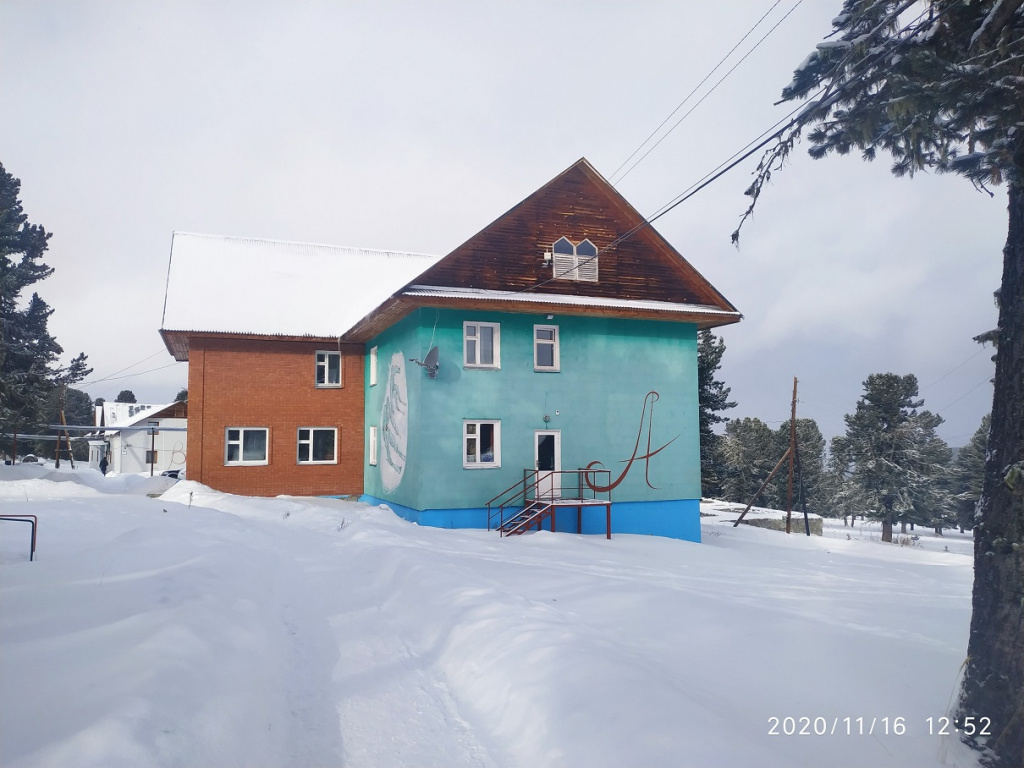 Иван Исаев Корпус Альфа, в котором я жил. На дальнем плане – корпус Бета, где условия проживания попроще.