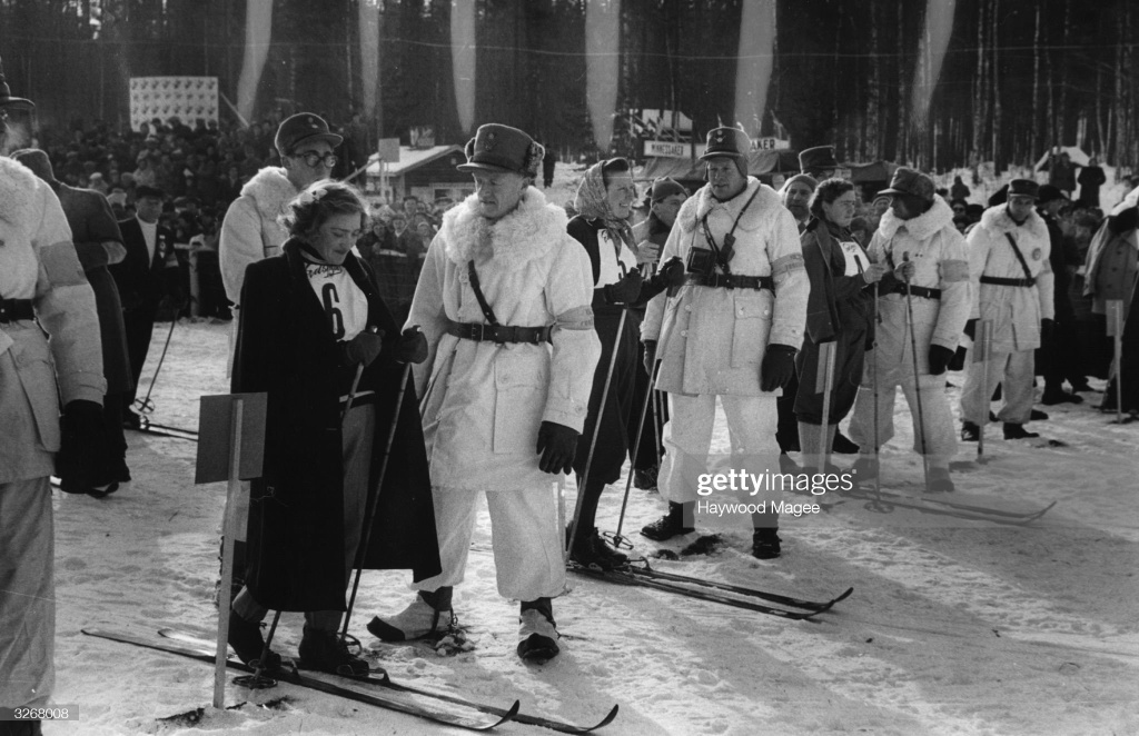 Getty Images. Haywood Magee Любовь Козырева на старте эстафетной гонки чемпионата мира 1954 г.