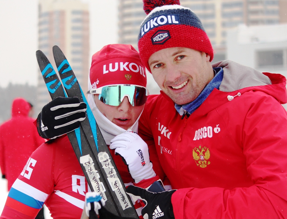 Татьяна Алёшина с тренером Егором Сориным после финиша гонки.